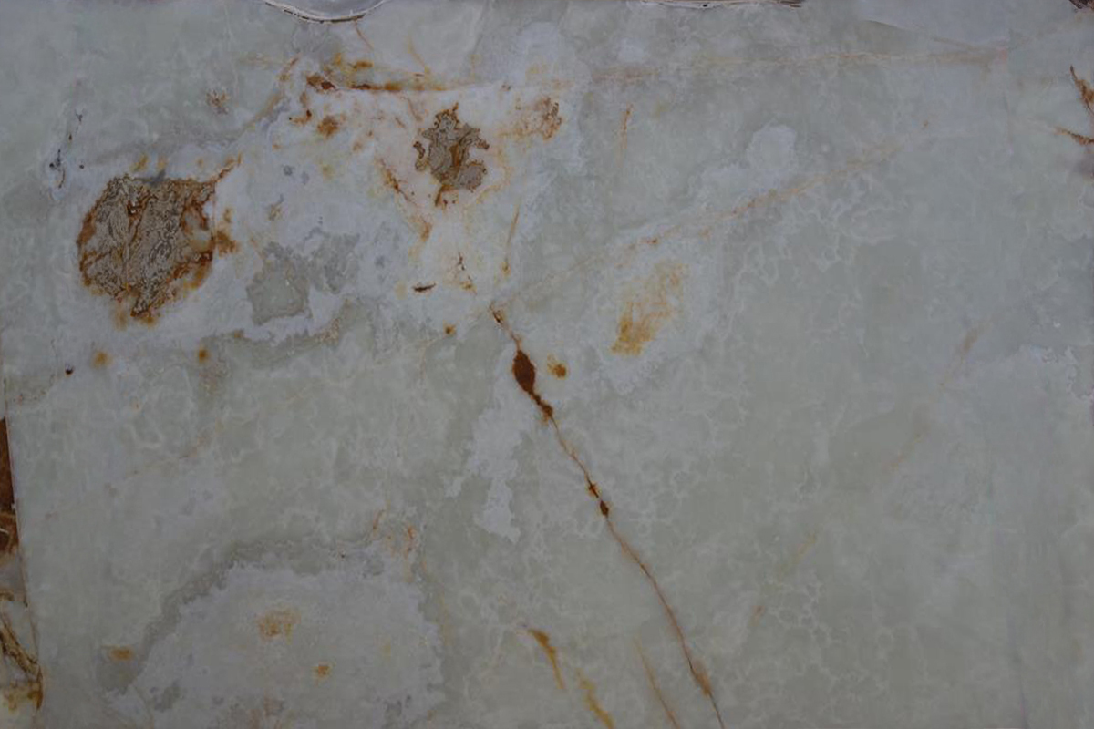Onyx 053